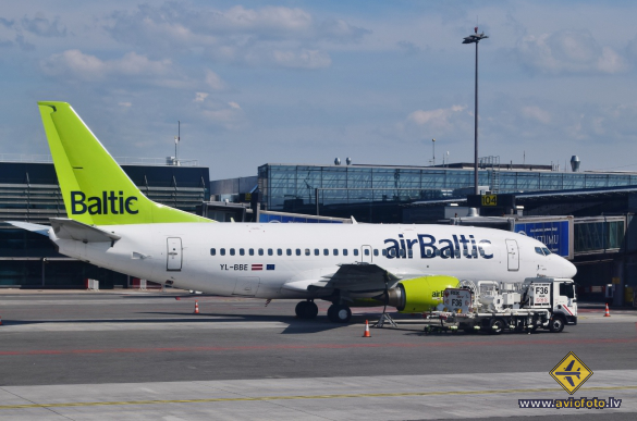 Boeing 737-53S